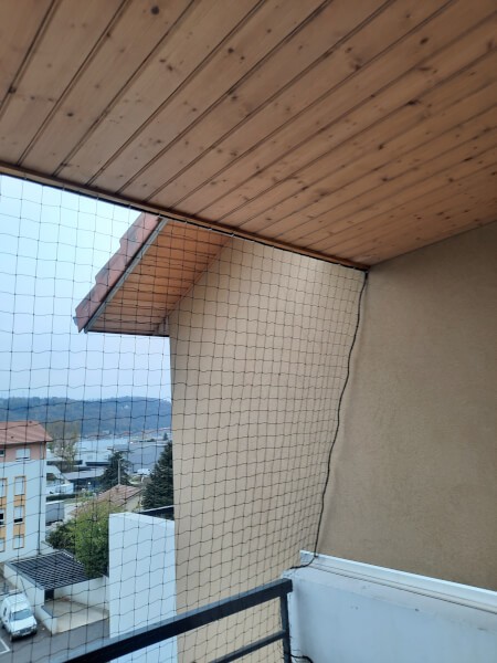 Filet de protection pour chat économique pour sécuriser un balcon