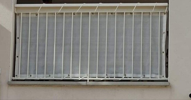 Filet brise-vue blanc pour balcon appartement