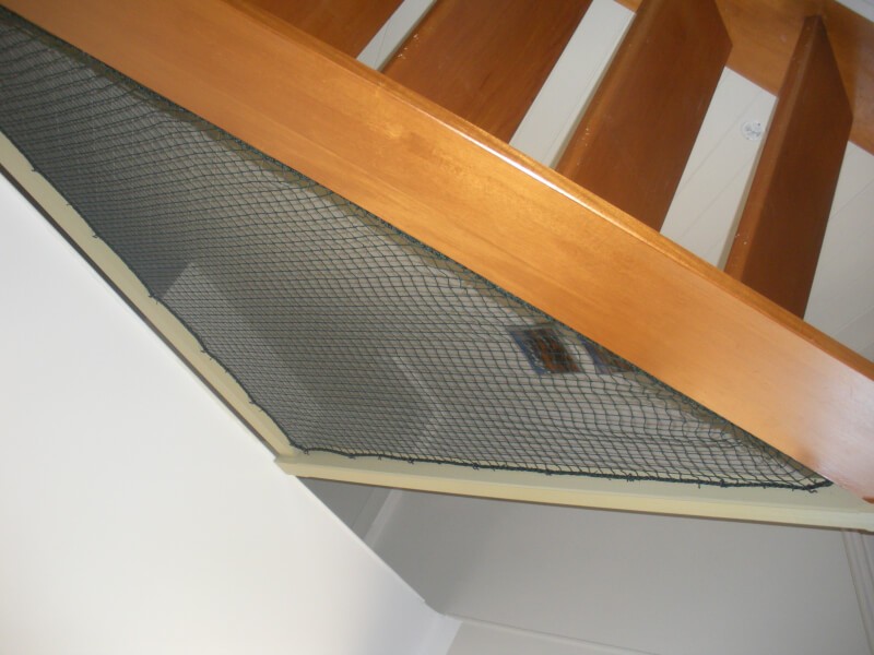 Filet antichute forme triangulaire pour côté d'escalier