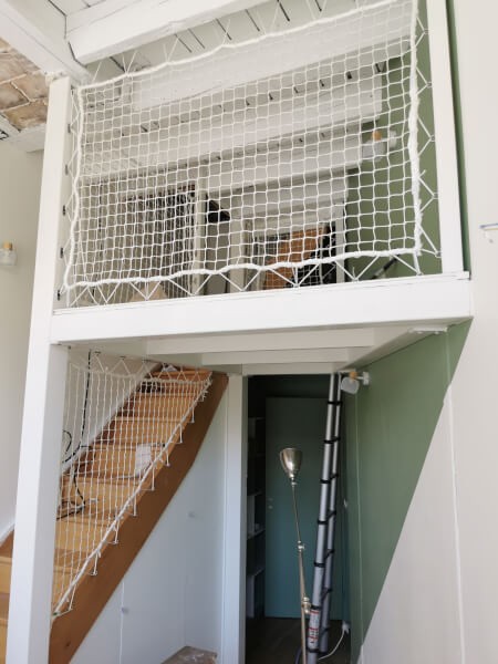 Filet de sécurité anti-chute pour mezzanine et escalier