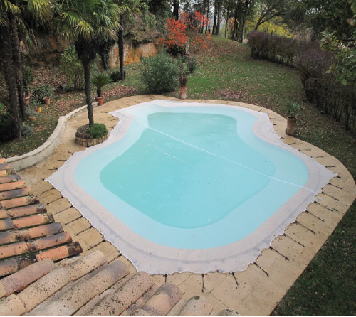 piscine aux formes atypique