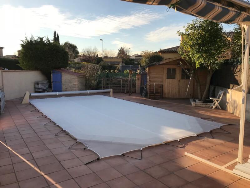 ZAQYCM Couverture En Filet Pour Piscine Creusée, Noire Et Hivernale,  Protection De Piscine Rectangle/Ovale Pour Les Enfants, Les Chiens, Les  Chats Et